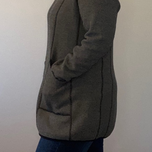 Eddie Bauer grey and black fleece jacket - Picture 4 of 6